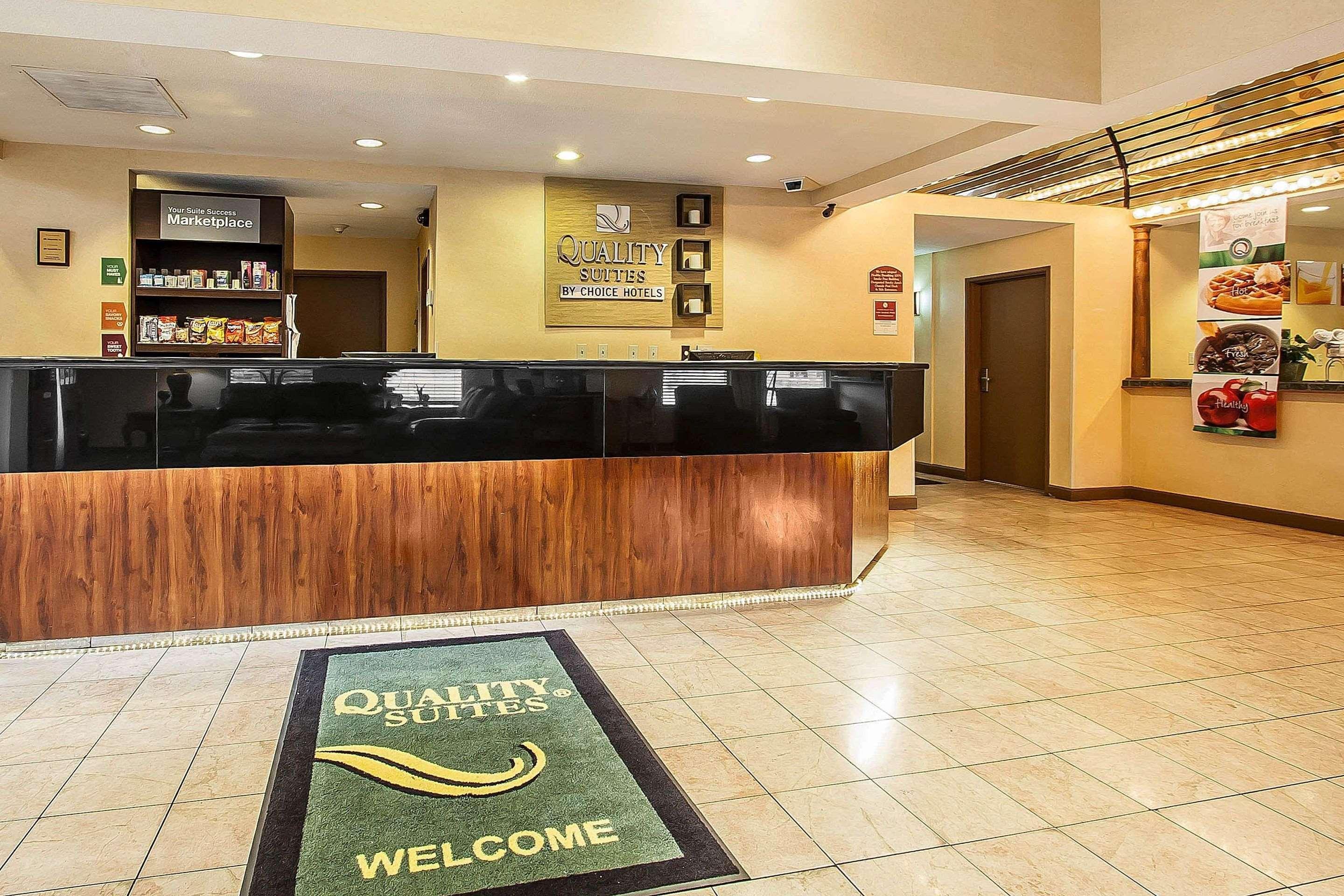 La Quinta Inn & Suites By Wyndham Memphis I-240 Exterior photo